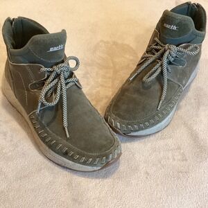Earth Jaunt Olive Green Leather Women's Sneaker Boot, Size US 7.5, UK 5.5, EU 38